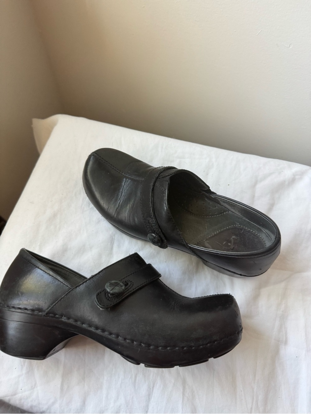 Dansko Solstice Professional Clogs Size 38
(7.5-8) Black Leather Slip On